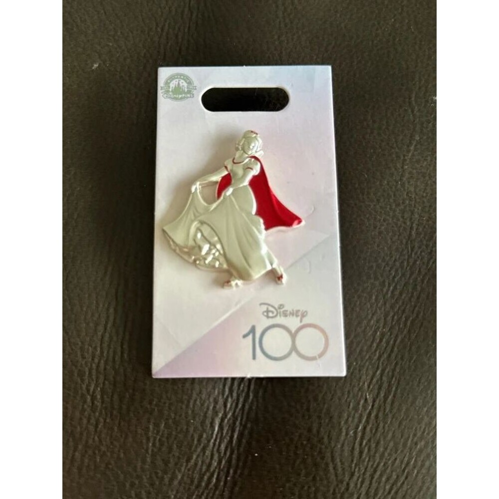 Disney 100 pins Snow White NWT